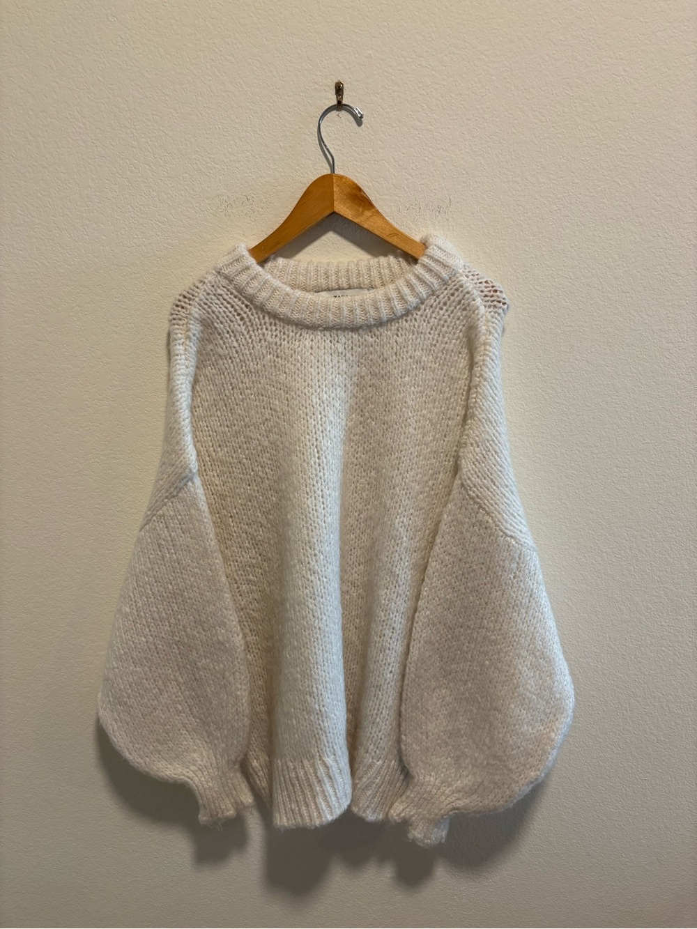 Chunky Balloon-Sleeve Crewneck Sweater - Ivory